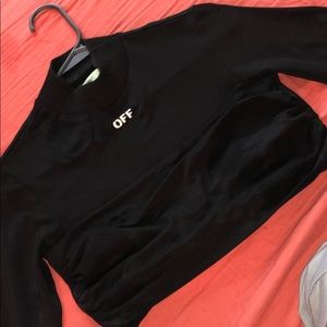 Off-white crop top. Mid sleeve